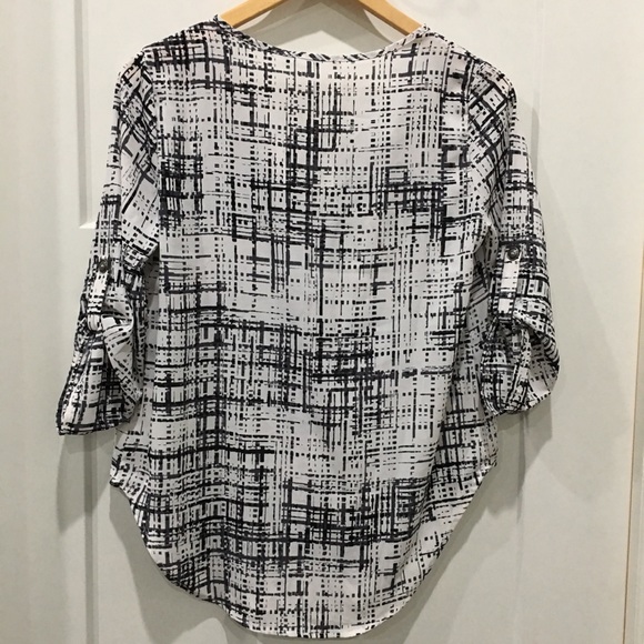 Lush V-Neck geo Print roll sleeve blouse - Picture 6 of 8